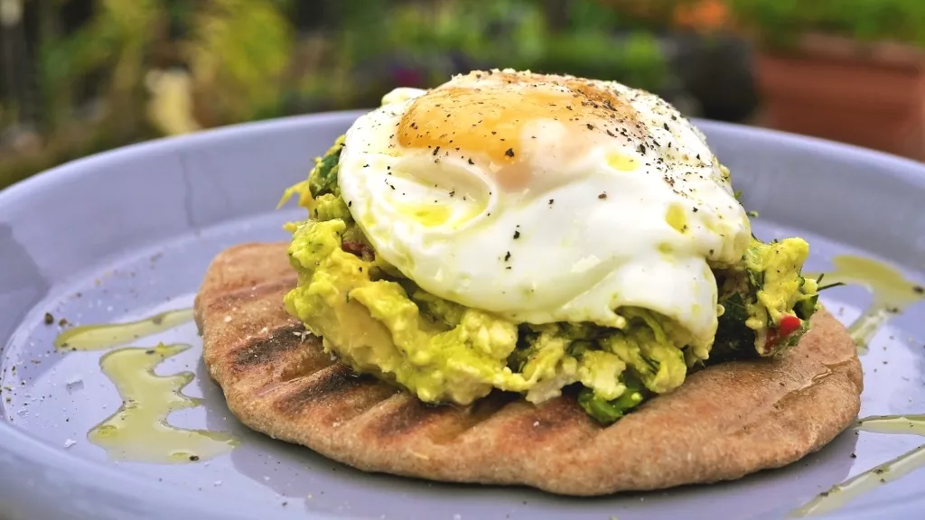 Avocado, Ricotta and Fried Egg Flatbread Recipe | Food Network UK