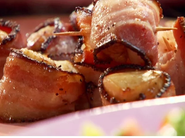 Balsamic soaked streaky bacon wrapped scallops Recipe | Food Network UK