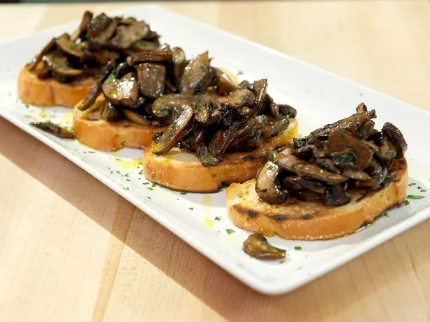 Bruschetta with sauteed mushrooms Recipe | Food Network UK