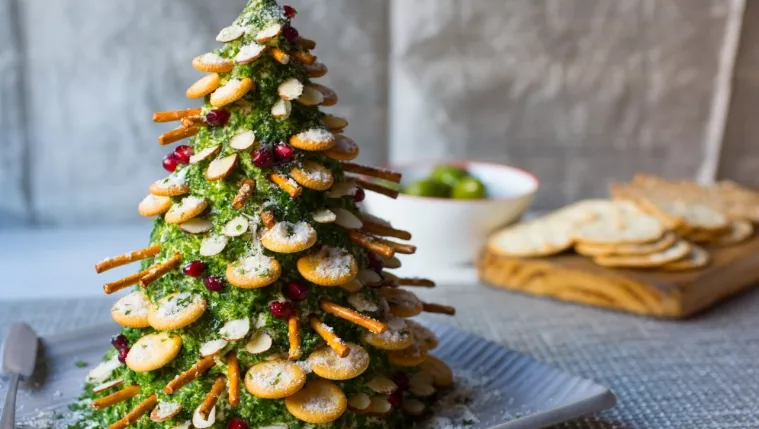 Cheese and Crackers Christmas Tree Recipe | Food Network UK