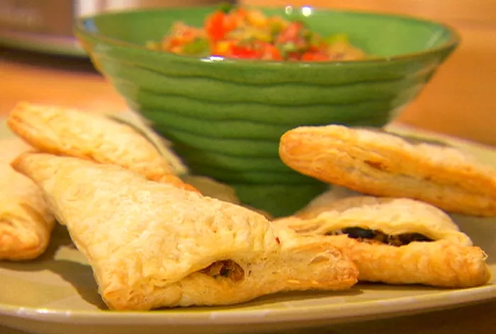 Chicken and bean puff pastry empanadas Recipe | Food Network UK