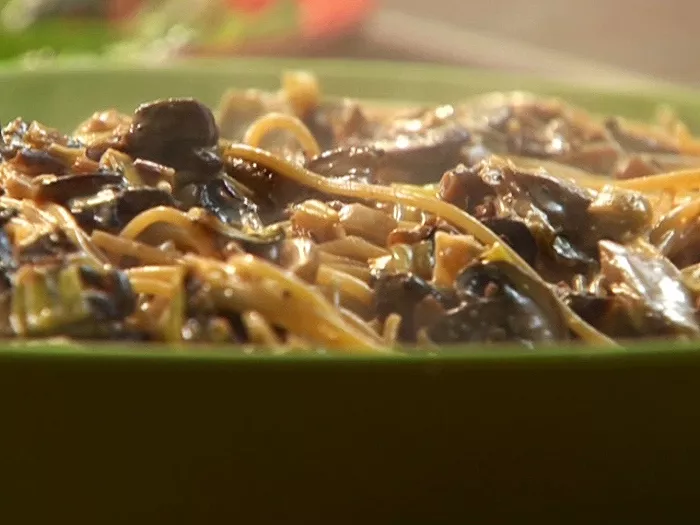 Creamy mushroom spaghetti Recipe | Food Network UK