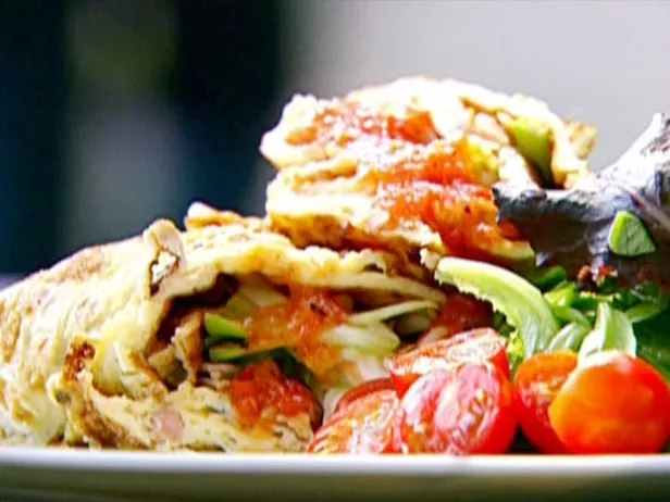 Egg fu young with roasted red pepper and sweet chilli sauce Recipe | Food Network UK