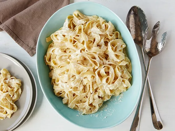 Fettuccine Alfredo Recipe | Food Network UK