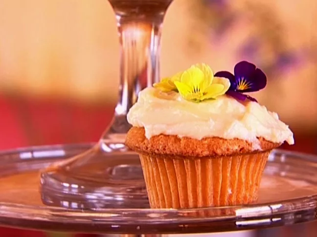 Flower Cupcakes Recipe | Food Network UK