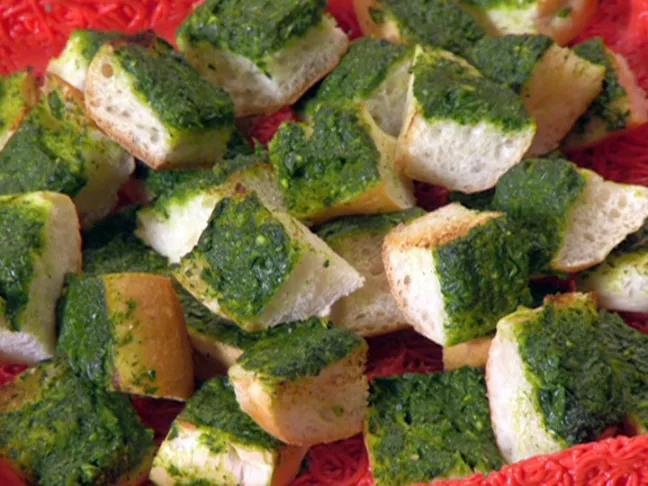 Green gobble-'ems garlic bread chunks Recipe | Food Network UK