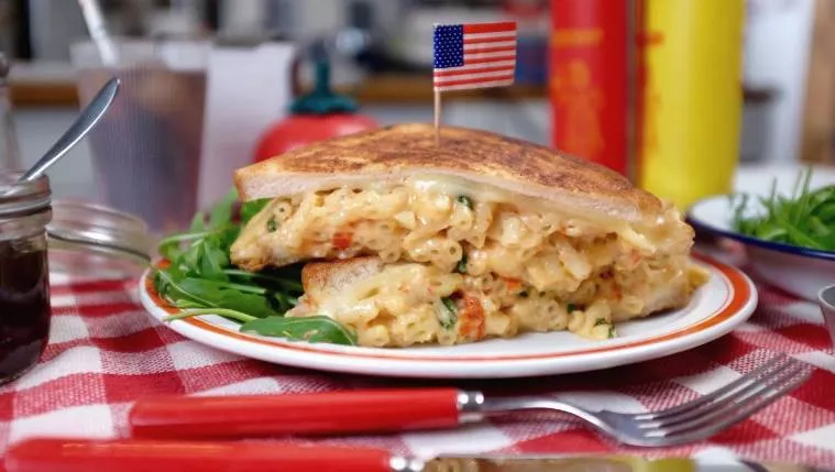 Grilled Mac and Cheese Toastie Recipe | Food Network UK