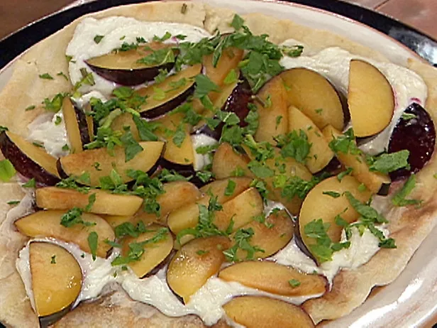 Grilled plum salad with aged gouda and pecans Recipe | Food Network UK