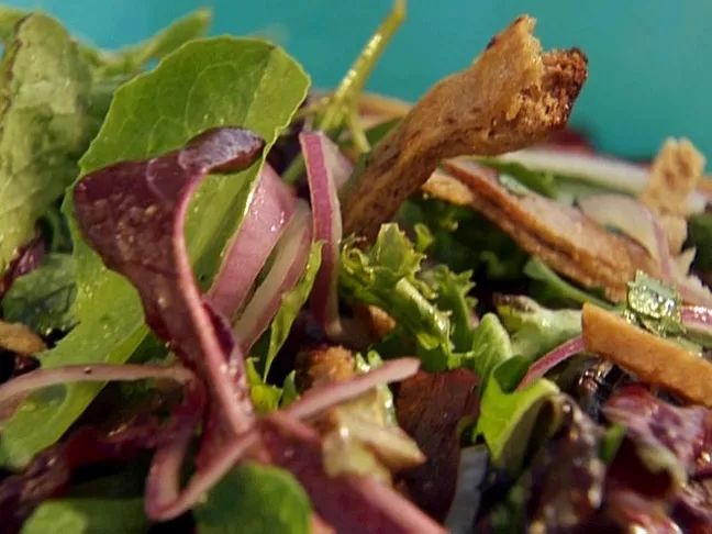Grilled Whole-Wheat Pita Salad with Parsley-Garlic Dressing Recipe | Food Network UK