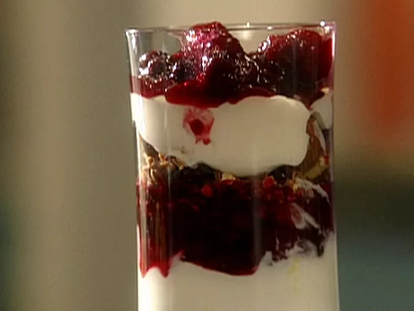 Lemon yoghurt berry swirl with homemade granola Recipe | Food Network UK