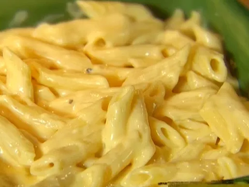 Mac and cheese two ways Recipe | Food Network UK