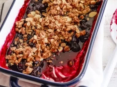 Tom Kerridge apple and pear crumble