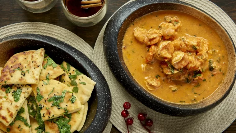 Buttered Prawn Curry and Naan Recipe | Food Network UK