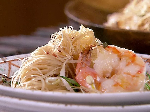 Prawn pad Thai Recipe | Food Network UK