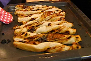 Puff pastry twists with sun-dried tomato pesto Recipe | Food Network UK
