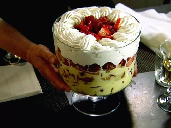 Red berry trifle Recipe | Food Network UK