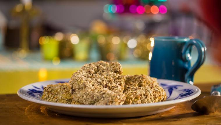 Sage and Onion Cauliflower Steaks with Vegetable Gravy Recipe | Food Network UK
