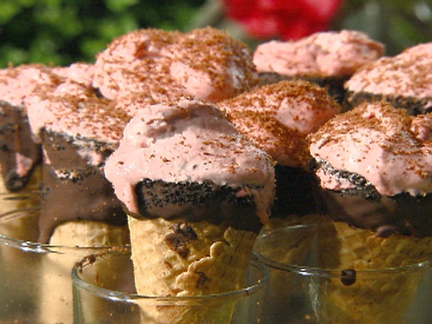 Strawberry tiramisu cones Recipe | Food Network UK