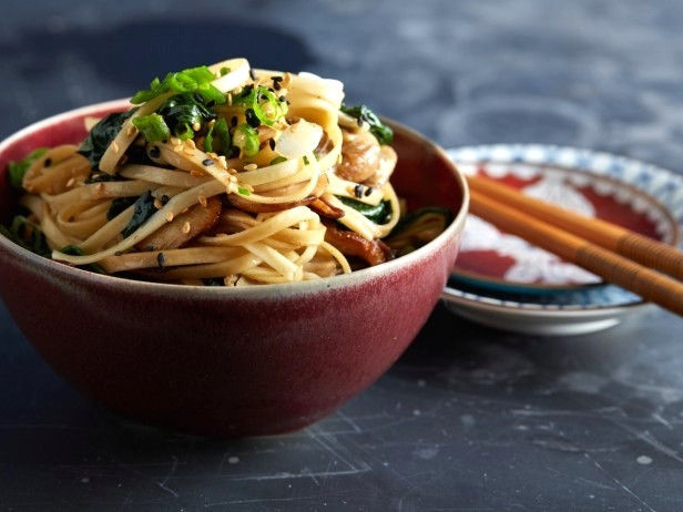 Vegetable Chow Mein Recipe | Food Network UK