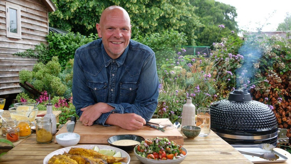 Tom Kerridge&amp;#39;s Christmas Sticky Toffee Puddings Recipe | Food Network UK