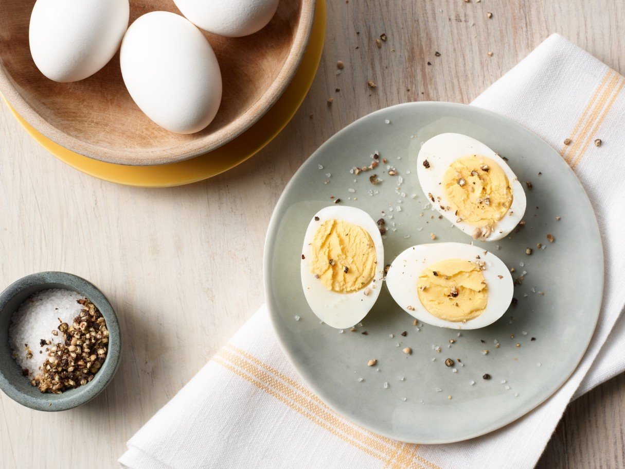 air-fryer-hard-boiled-eggs-recipe-food-network-uk