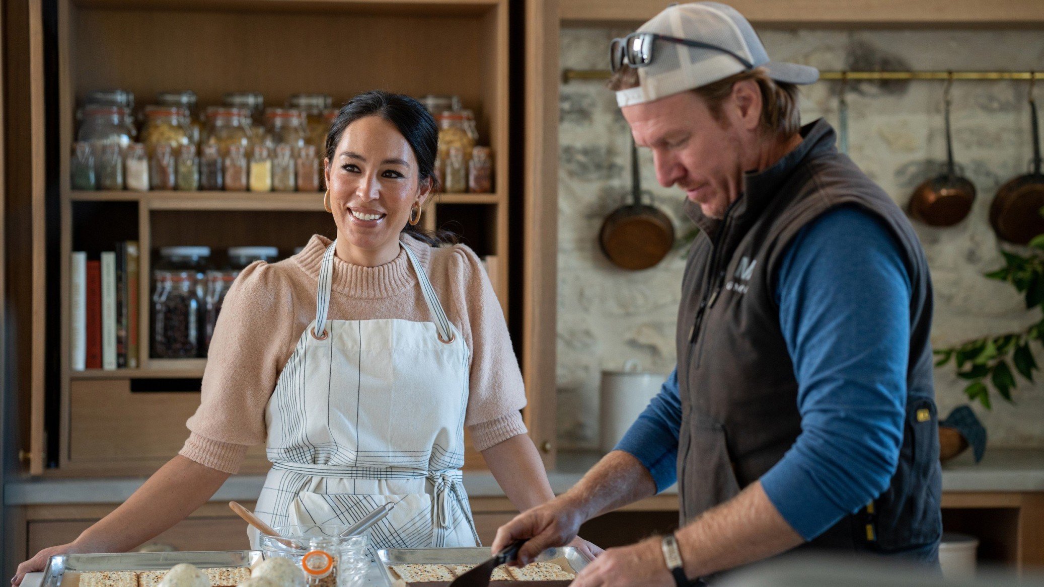 Making Of Magnolia Table With Joanna Gaines Food Network UK(02)