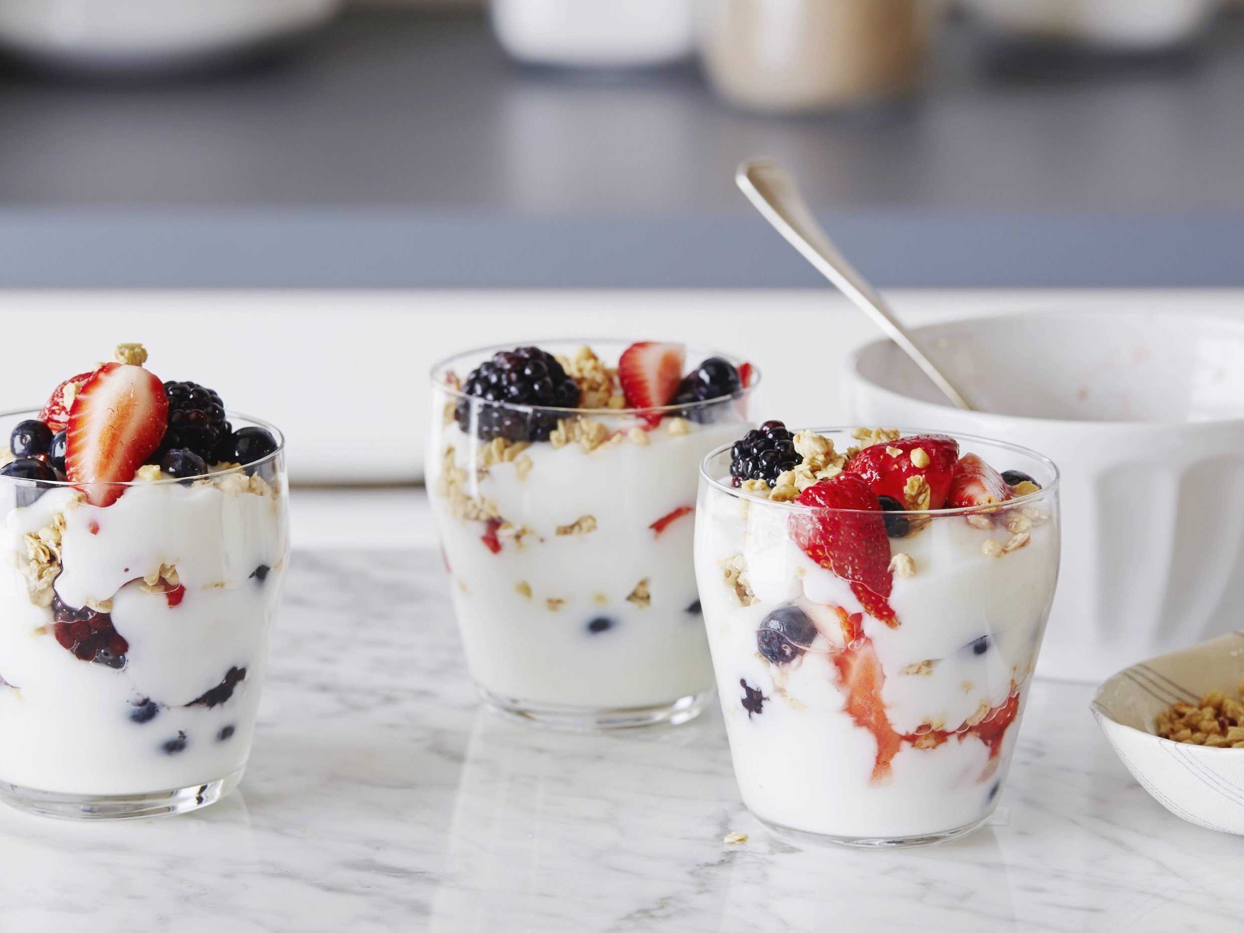 yoghurt and fruit parfait