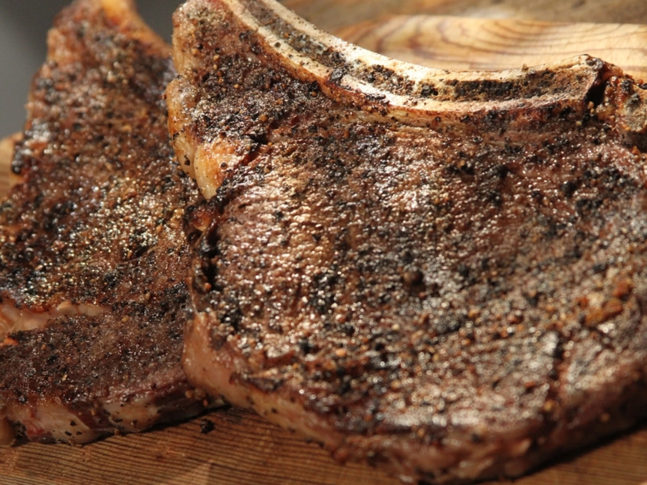 spanish spice rubbed rib-eye with sherry vinegar steak sauce