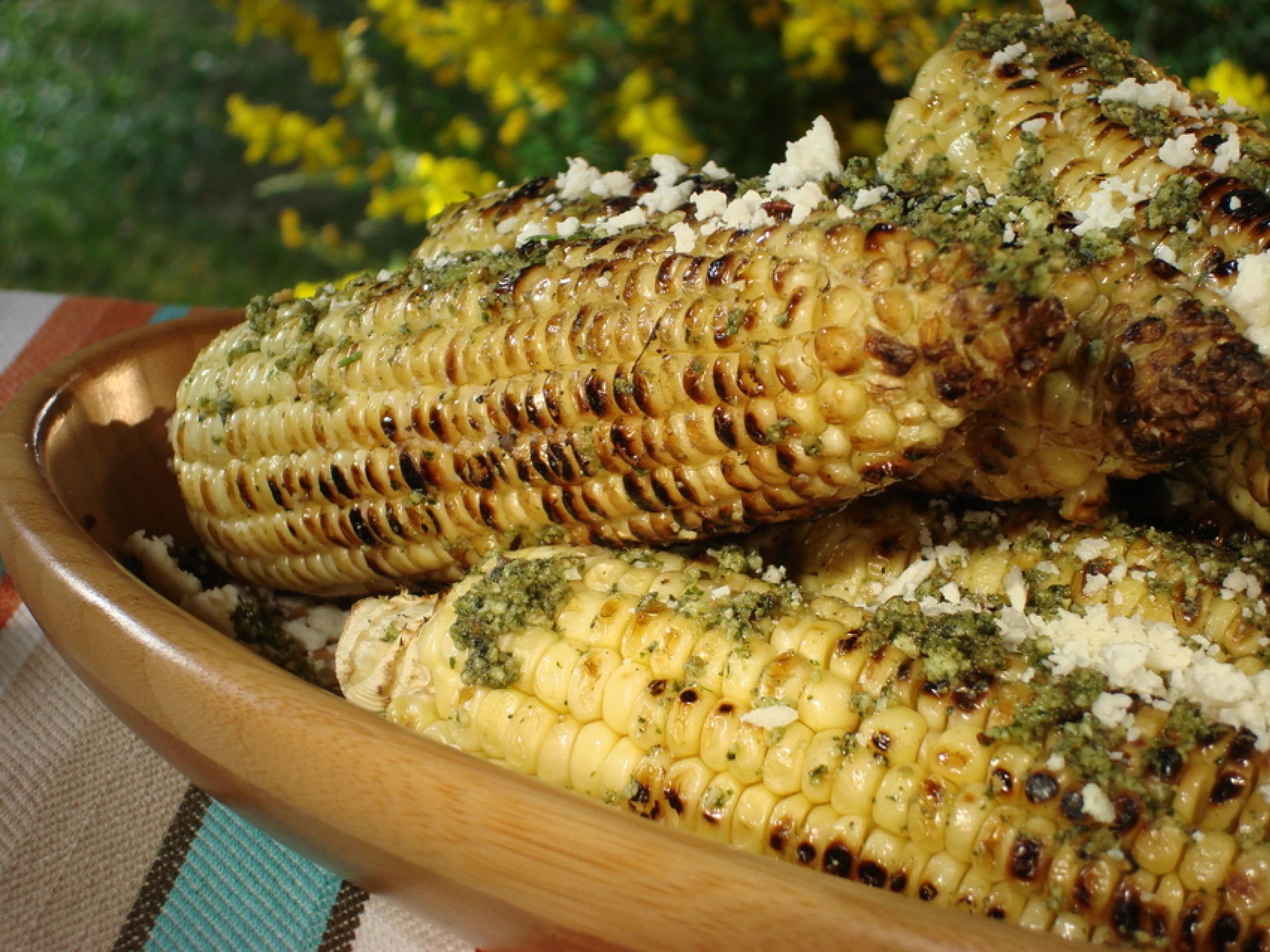 grilled corn with pesto