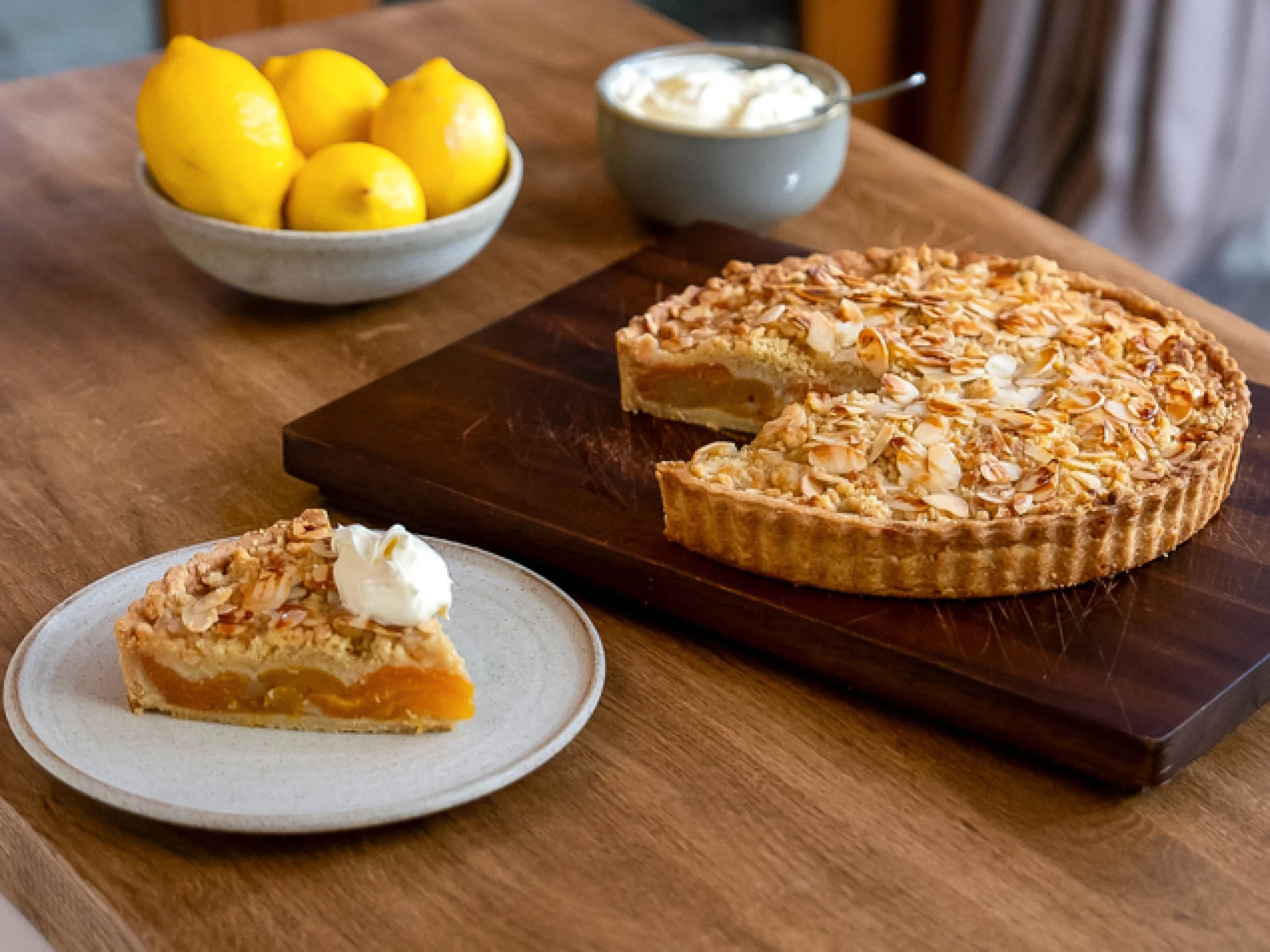 apricot crumble tart