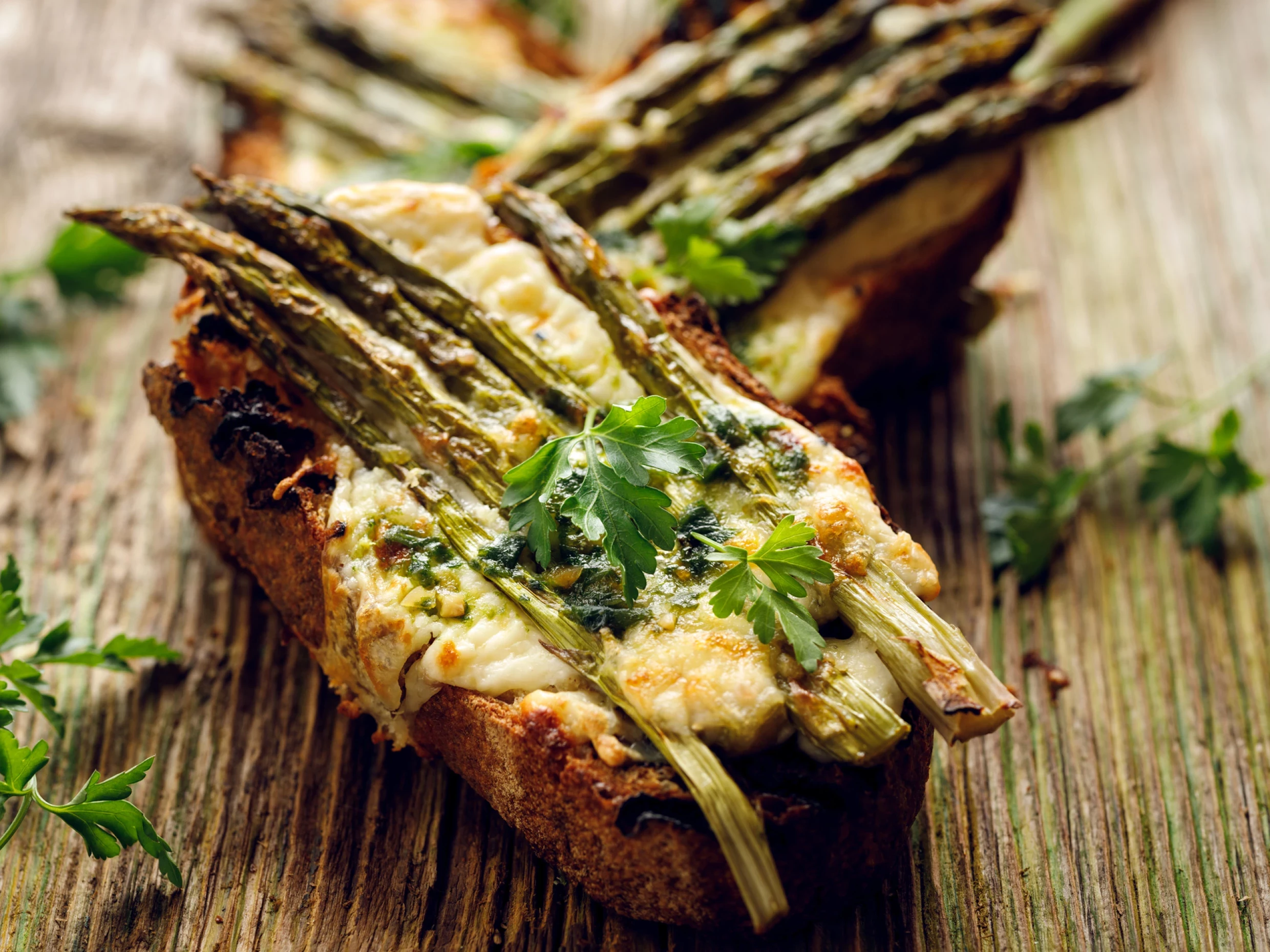 ham and asparagus toasts