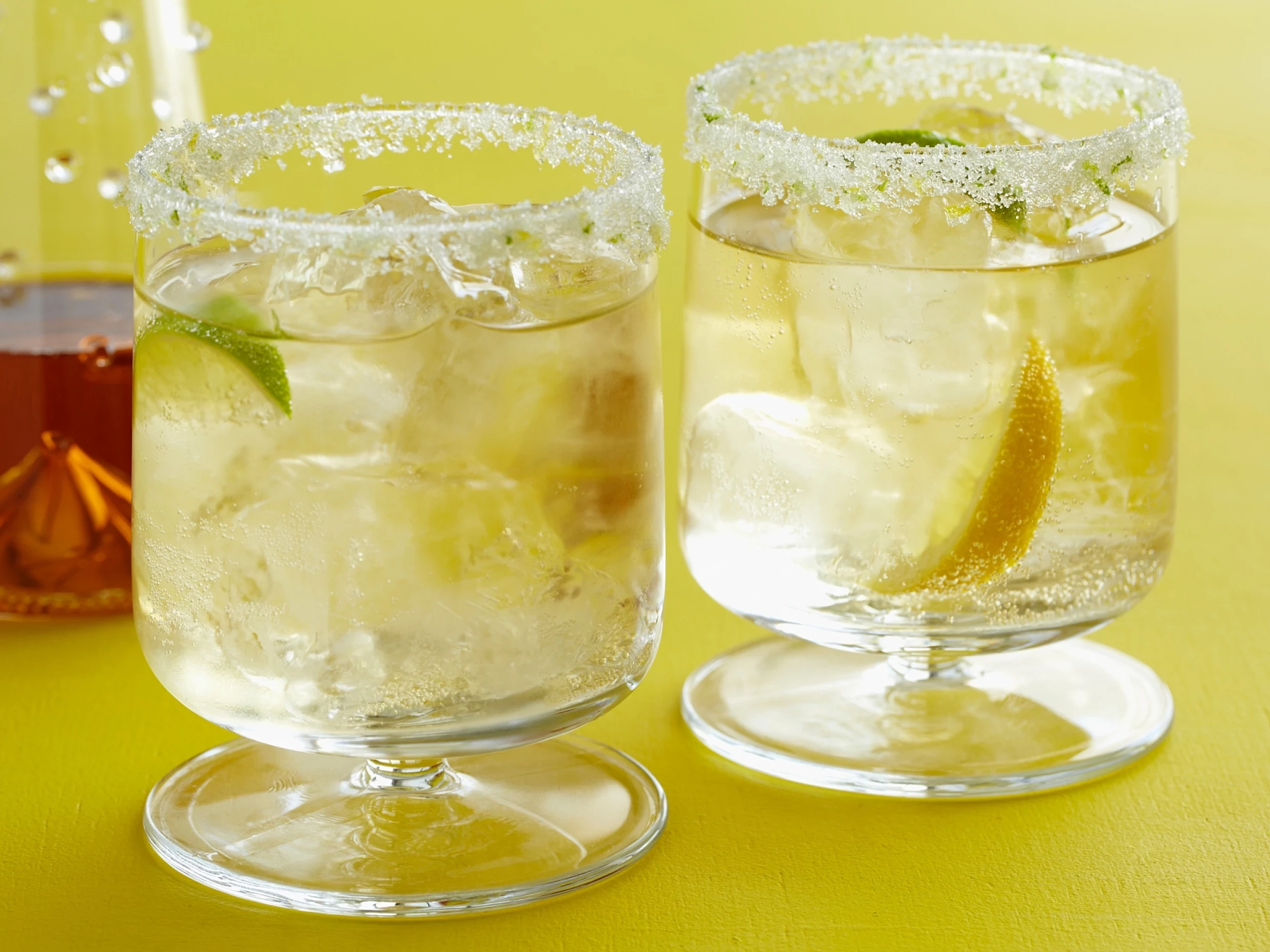 amaretto sour with proescco