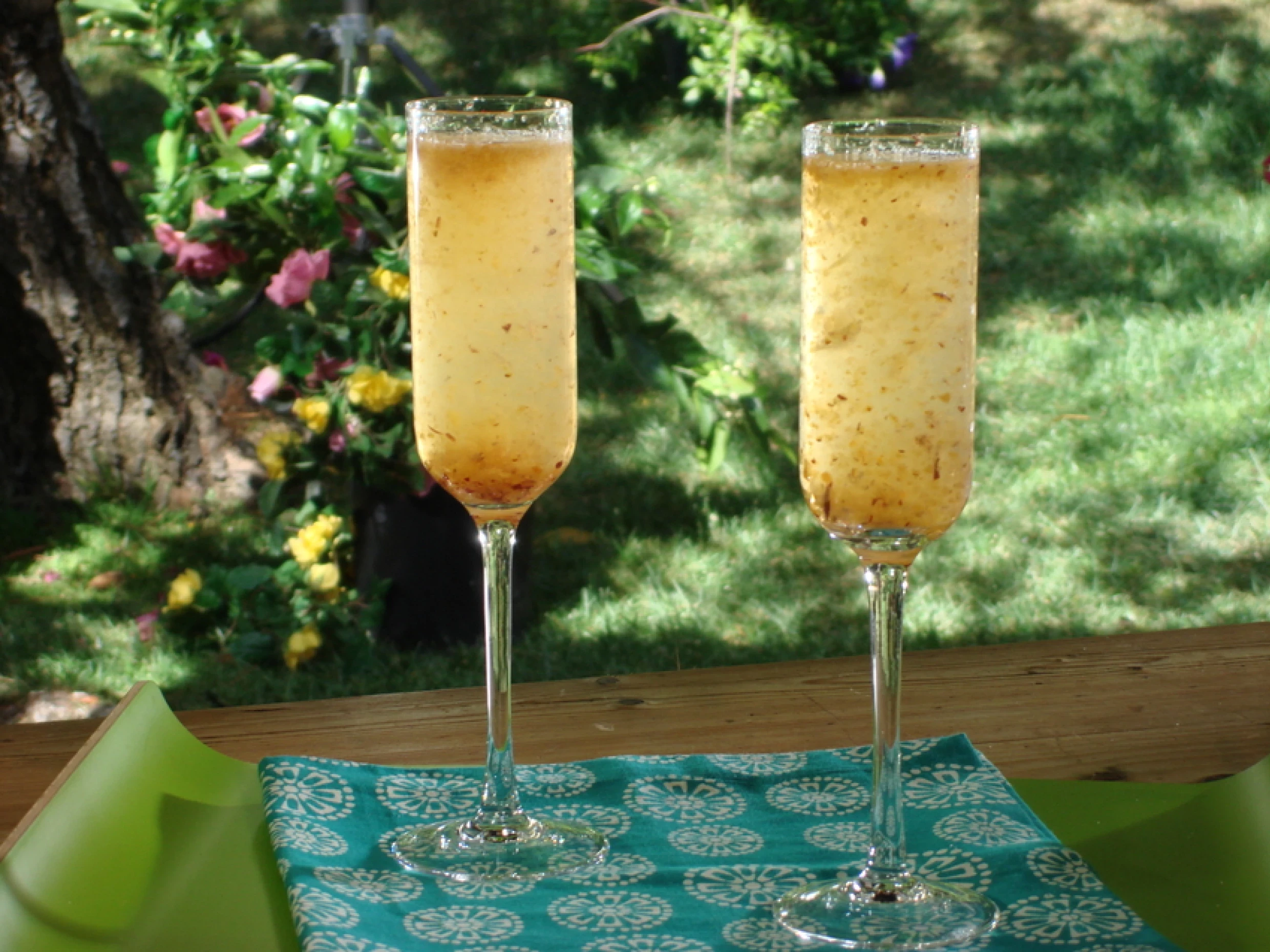 plum prosecco cocktail