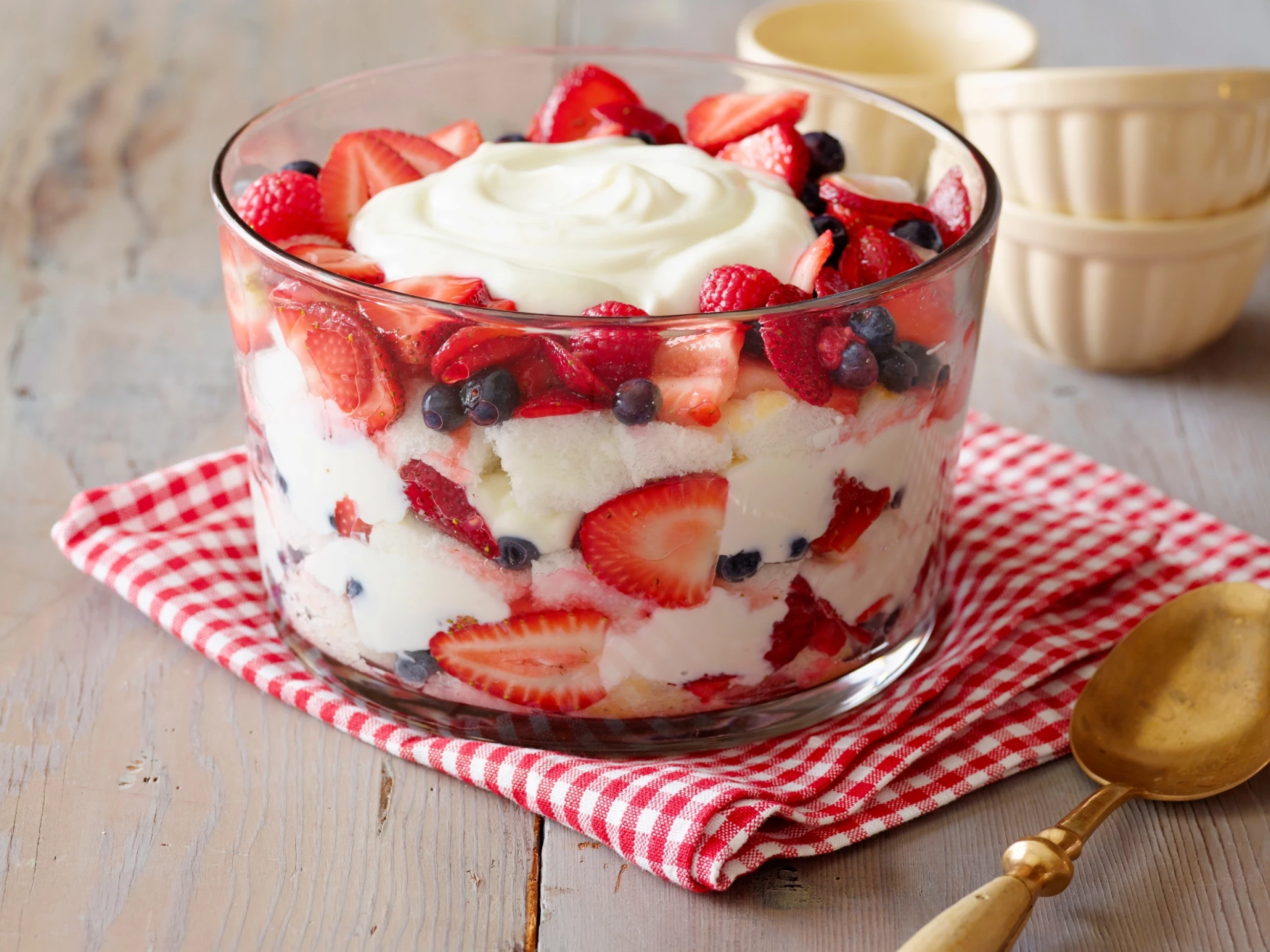 angel food cake berry trifle