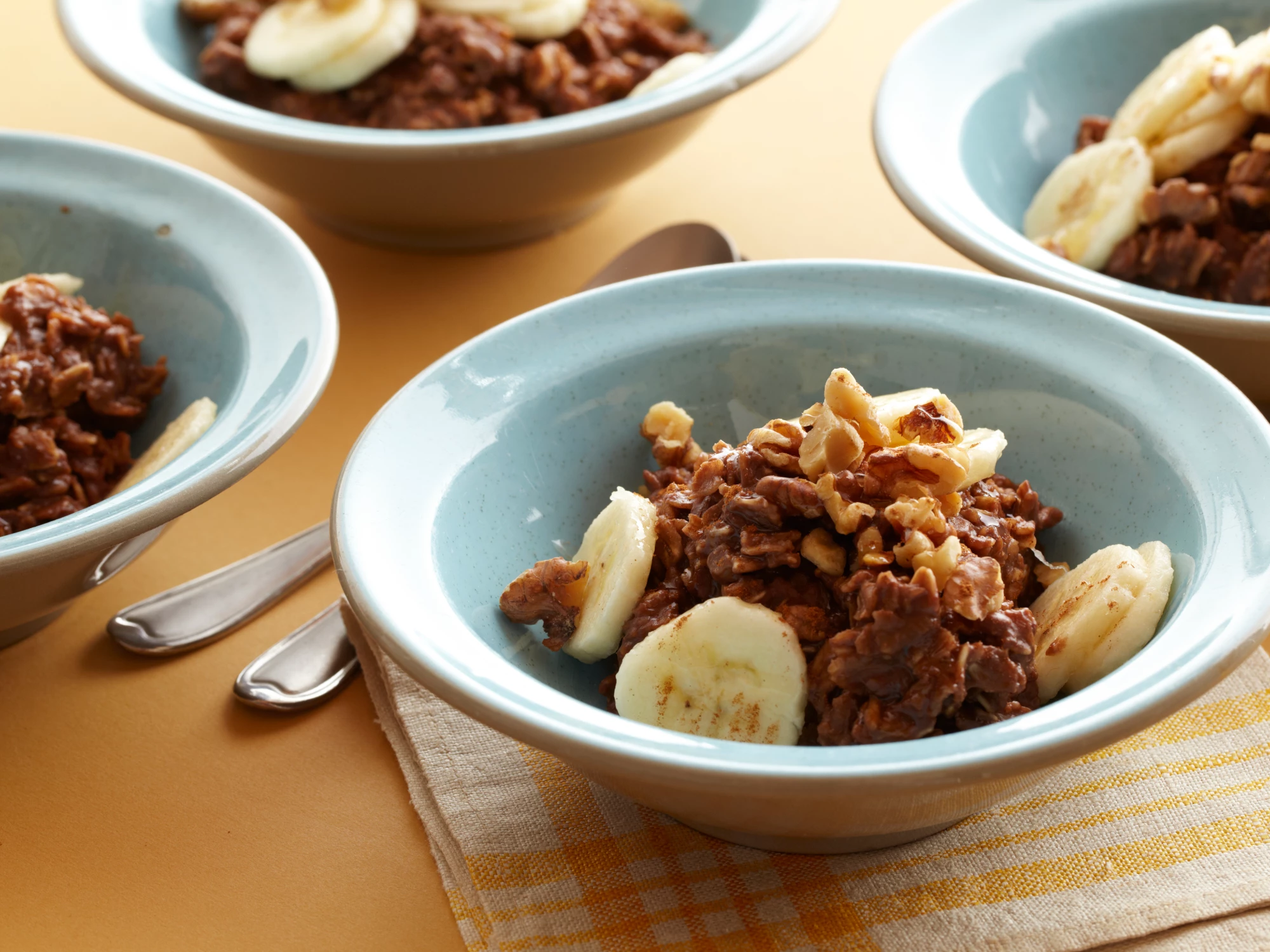 Hot Chocolate Banana-Nut Oatmeal Recipe | Food Network UK