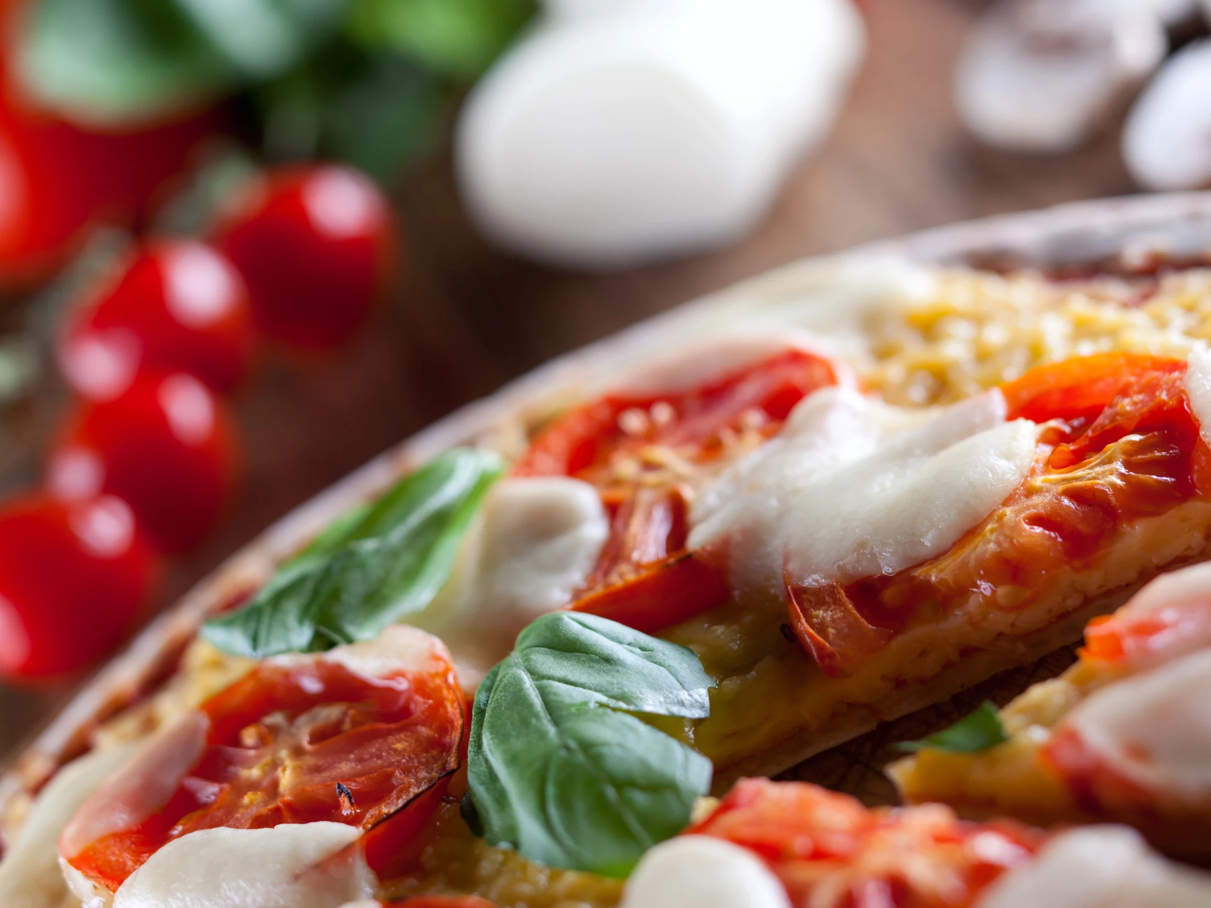tomato mozzarella basil pizza