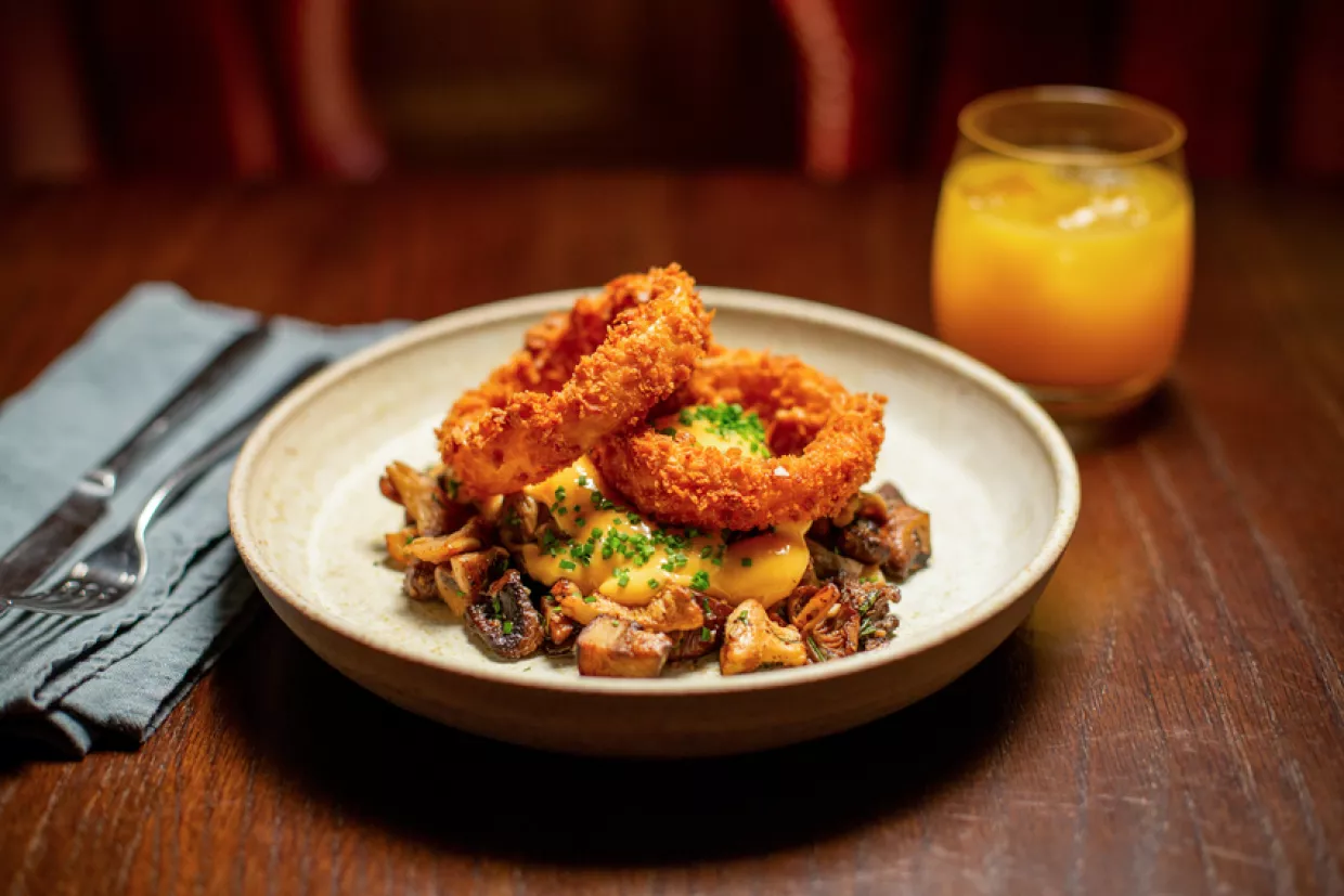 Tom Kerridge's Mushrooms with Hollandaise and Crispy Onion Rings Recipe | Food Network UK